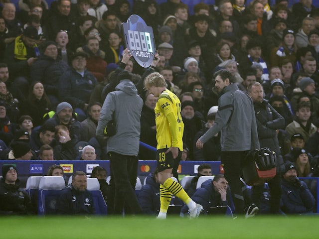 Borussia Dortmund's Julian Brandt walks off the pitch to be substituted after sustaining an injury on March 7, 2023