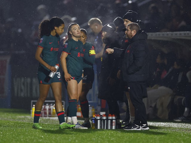 Liverpool Women manager Matt Beard gives instructions to Hannah Silcock, Miriael Taylor and Taylor Hinds on March 8, 2023