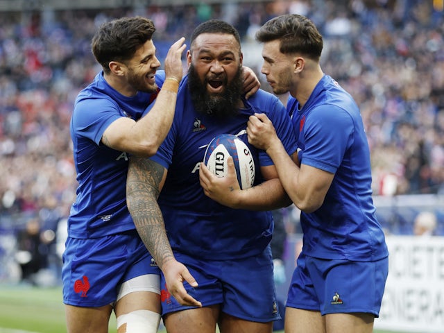 France beat Wales to put pressure on Ireland