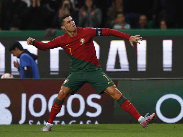 Cristiano Ronaldo z Portugalska oslavuje skórovanie proti Lichtenštajnsku 24. marca 2023