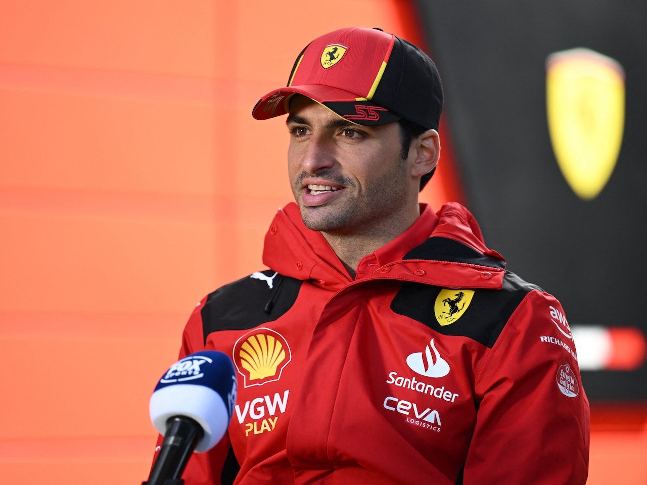 Alonso 'closer to victory' than Ferrari - Sainz