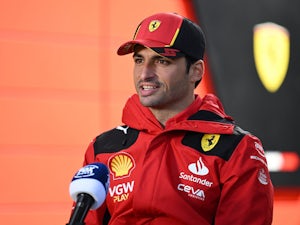 Alonso 'closer to victory' than Ferrari - Sainz