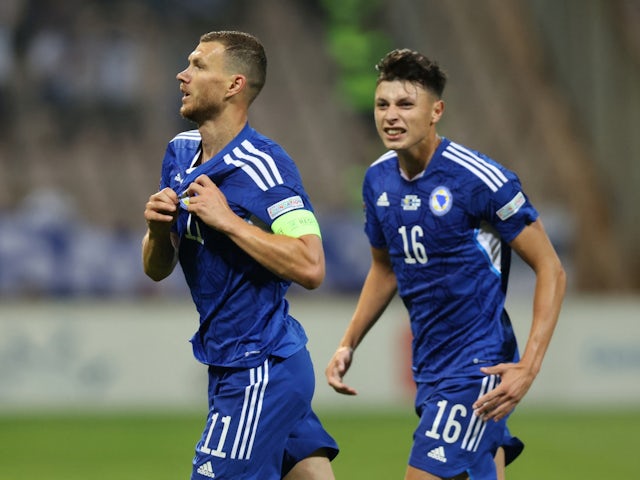 Bosnia-Herzegovina's Edin Dzeko celebrates scoring their third goal with Anel Ahmedhodzic on June 14, 2022