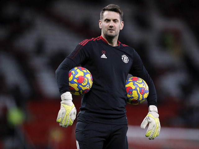 Tom Heaton 'set to stay at Manchester United this summer'