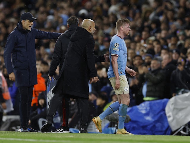 Manchester City's Kevin De Bruyne walks off the pitch after sustaining an injury on April 11, 2023