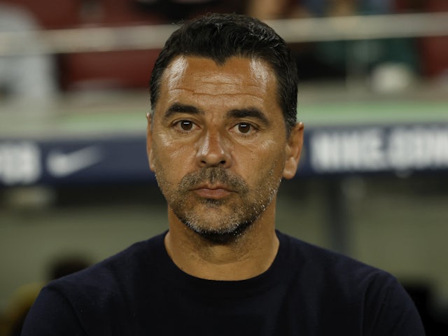 Girona coach Michel before the match on April 10, 2023