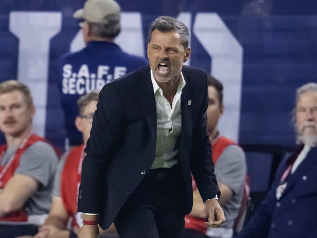Mexico head coach Diego Cocca reacts against USA on April 20, 2023