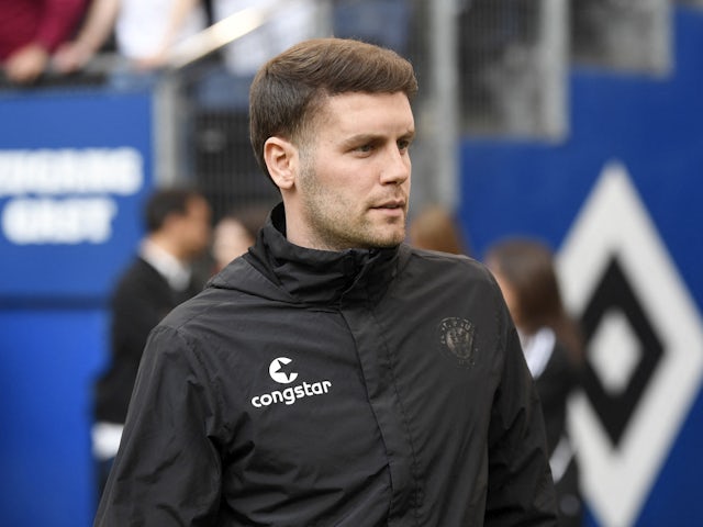 St Pauli coach Fabian Hurzeler before the match on April 21, 2023