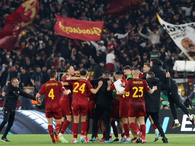 Roma's Lorenzo Pellegrini celebrates scoring their fourth goal with teammates on April 20, 2023
