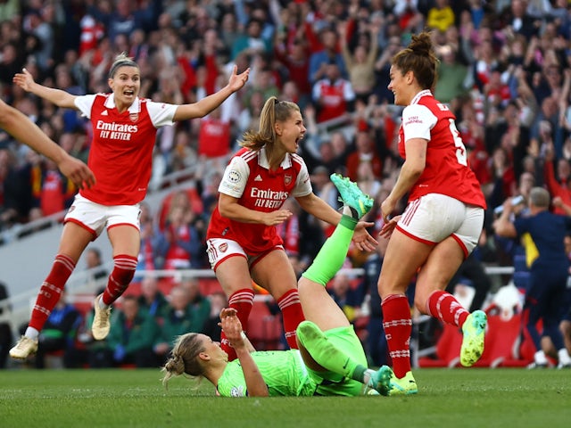 Jen Beattie celebrates scoring for Arsenal Women on May 1, 2023
