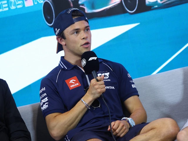 'Patient' de Vries tries to revive F1 career