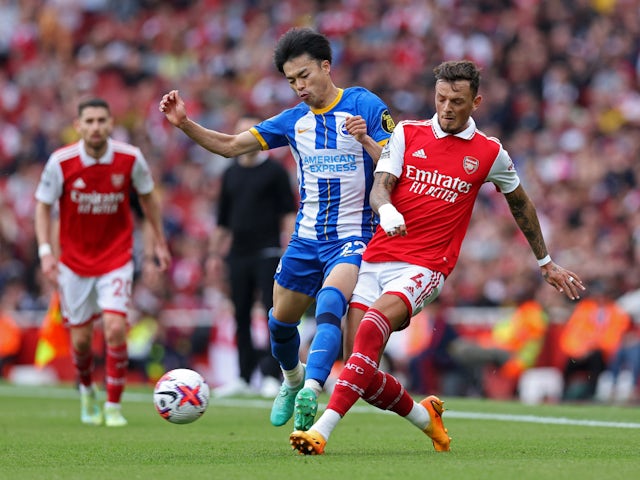 Brighton & Hove Albion's Kaoru Mitoma in action with Arsenal's Ben White on May 14, 2023