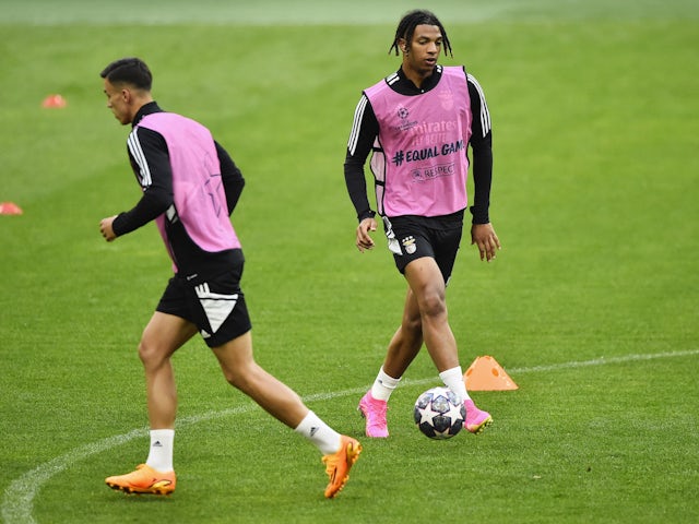  Benfica's David Neres and Cher Ndour during training on April 18, 2023