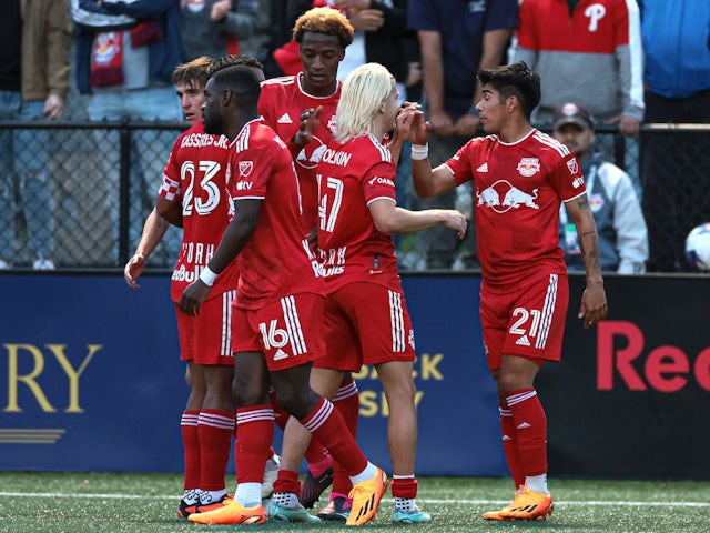 New York Red Bulls midfielder Omir Fernandez (21) celebrates his goal with teammates on May 9, 2023