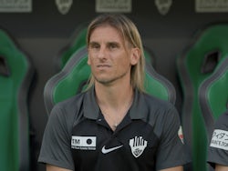 Elche coach Sebastian Beccacece before the match on May 14, 2023