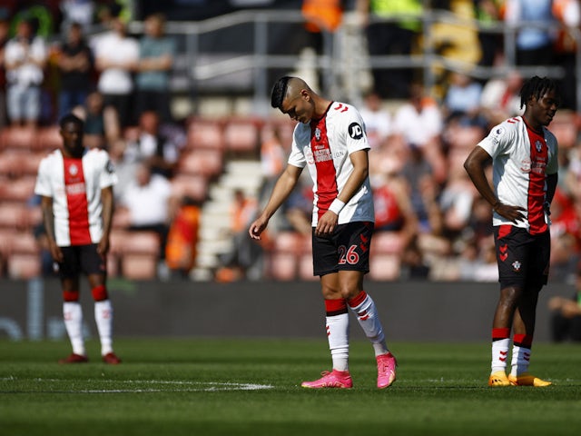 Southampton players look disappointed after conceding against Fulham on May 13, 2023