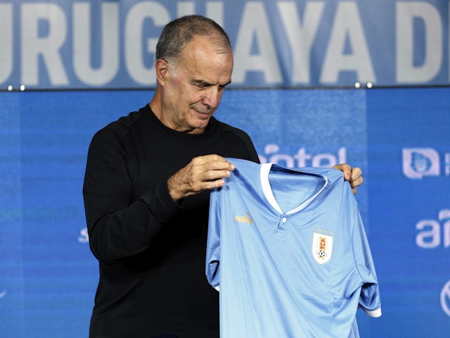 El nuevo técnico de Uruguay, Marcelo Bielsa, durante una conferencia de prensa el 17 de mayo de 2023