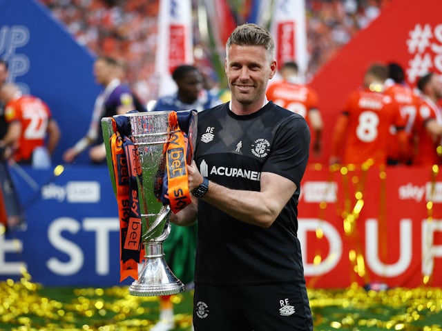 Luton Town manager Rob Edwards celebrates with the trophy after winning the Championship Playoff Final on May 27, 2023