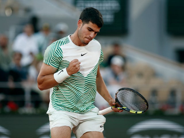 French Open roundup: Alcaraz sets up Djokovic tie, Sabalenka eases through