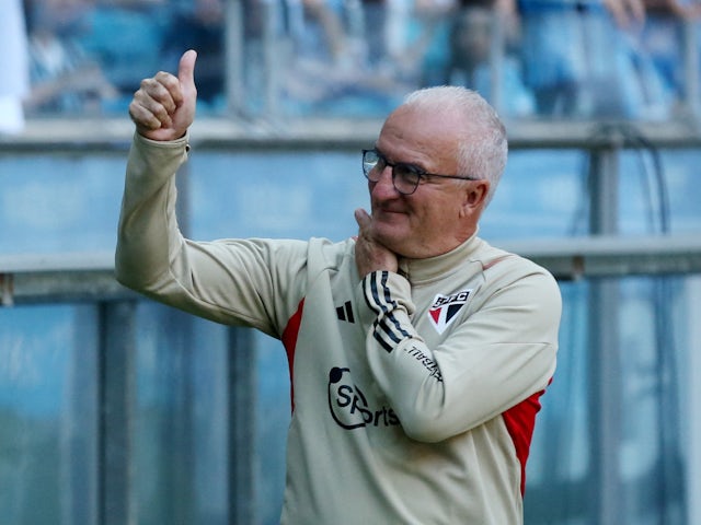 Sao Paulo coach Dorival Junior before the match on June 4, 2023
