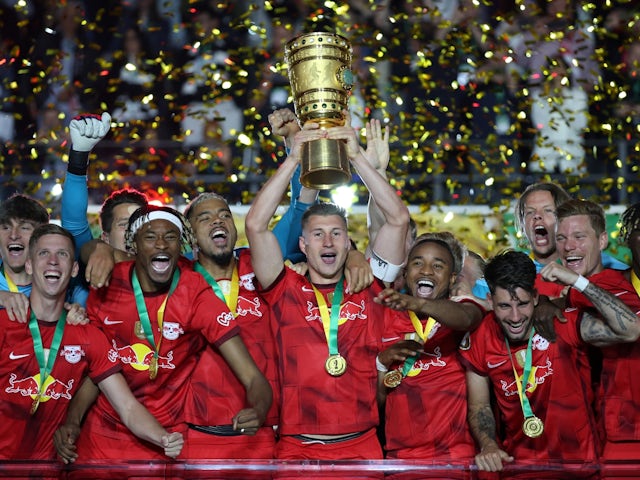 RB Leipzig's Willi Orban lifts the DFB-Pokal trophy and celebrates with teammates on June 3, 2023