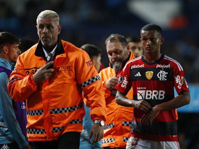 Flamengo's Wesley Franca walks off the pitch after being sent off on May 4, 2023