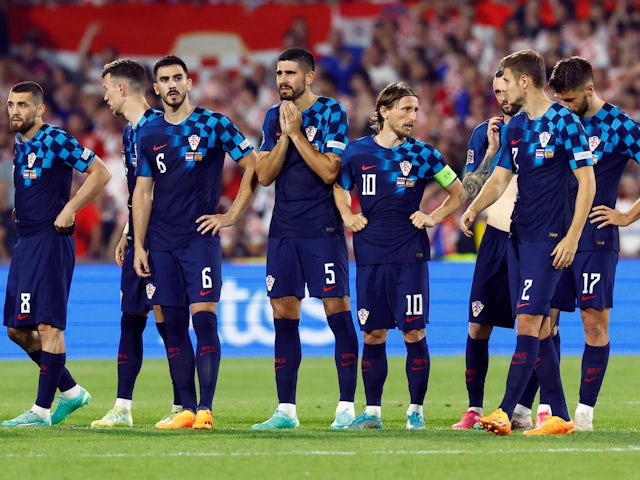 Los jugadores de Croacia parecen decepcionados tras perder la final de la Liga de Naciones de la UEFA el 18 de junio de 2023