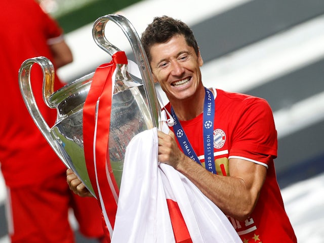 Bayern Munich's Robert Lewandowski celebrates with the trophy after winning the Champions League in 2020
