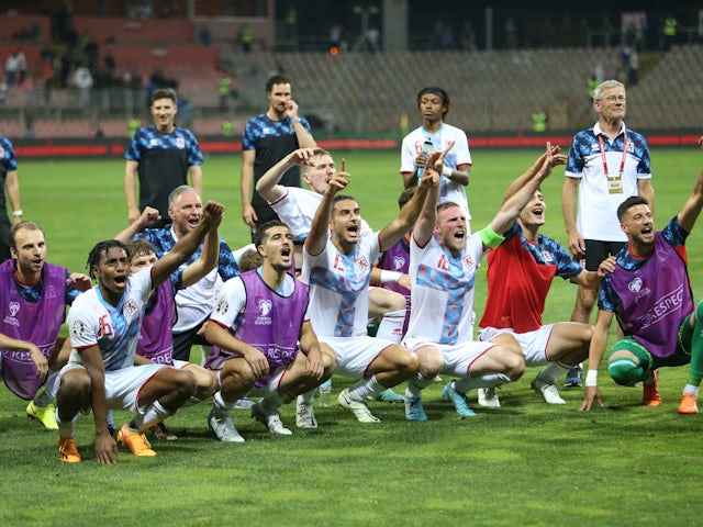 Jogadores de Luxemburgo comemoram após o jogo em 20 de junho de 2023