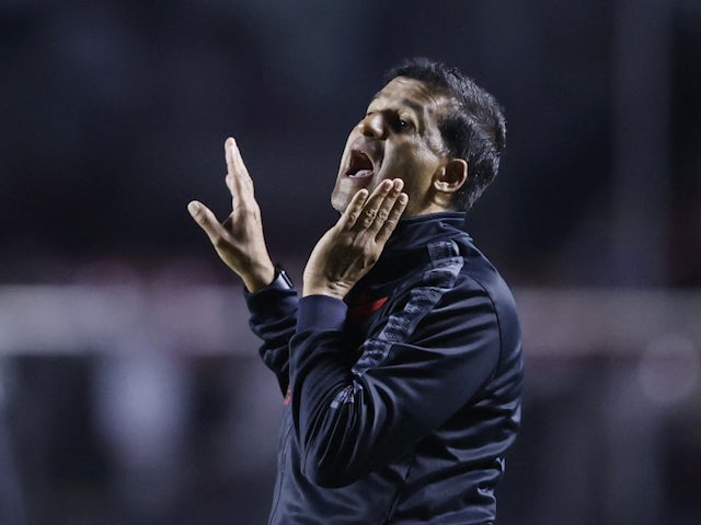 Athletico Paranaense coach Paulo Turra during the match on June 21, 2023