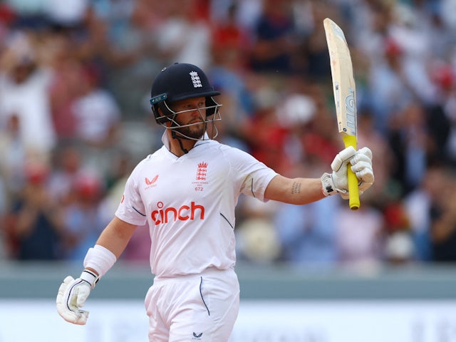 Duckett stars as England battle back in second Test