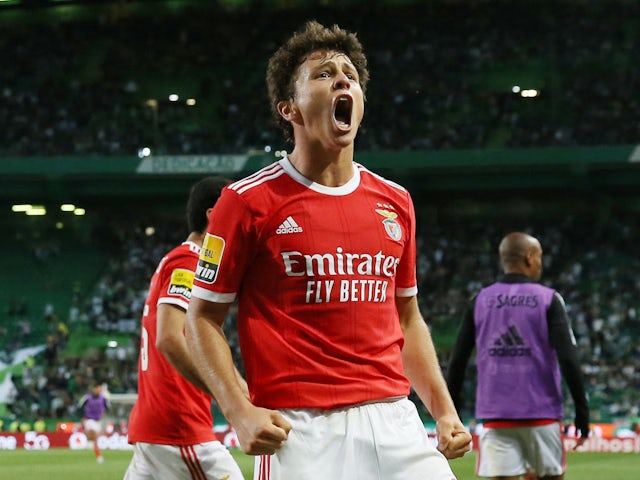 Man United 'hold talks over Benfica teen Joao Neves' 