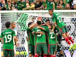 Mexico midfielder Luis Romo (7) celebrates his goal with teammates on June 25, 2023
