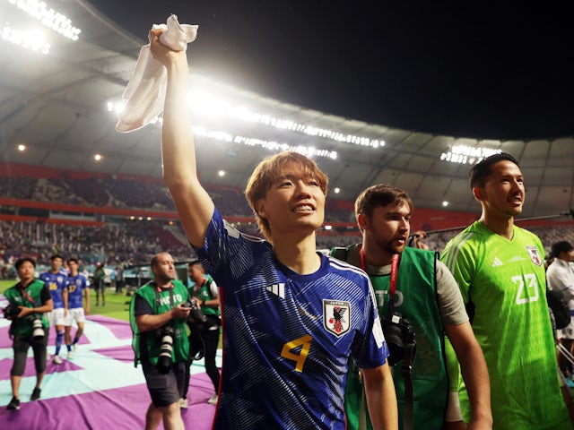  Japan's Ko Itakura celebrates after the match on November 23, 2022