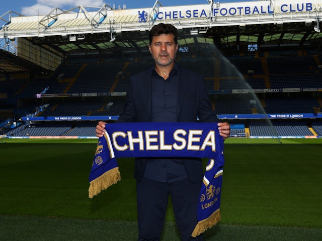 Chelsea's new manager Mauricio Pochettino poses with a scarf in the pitch after the press conference on July 7, 2023