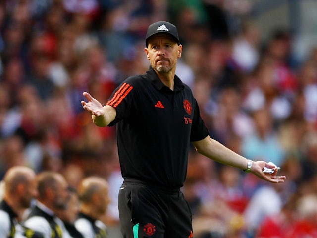Ten Hag calls for Man United to be 