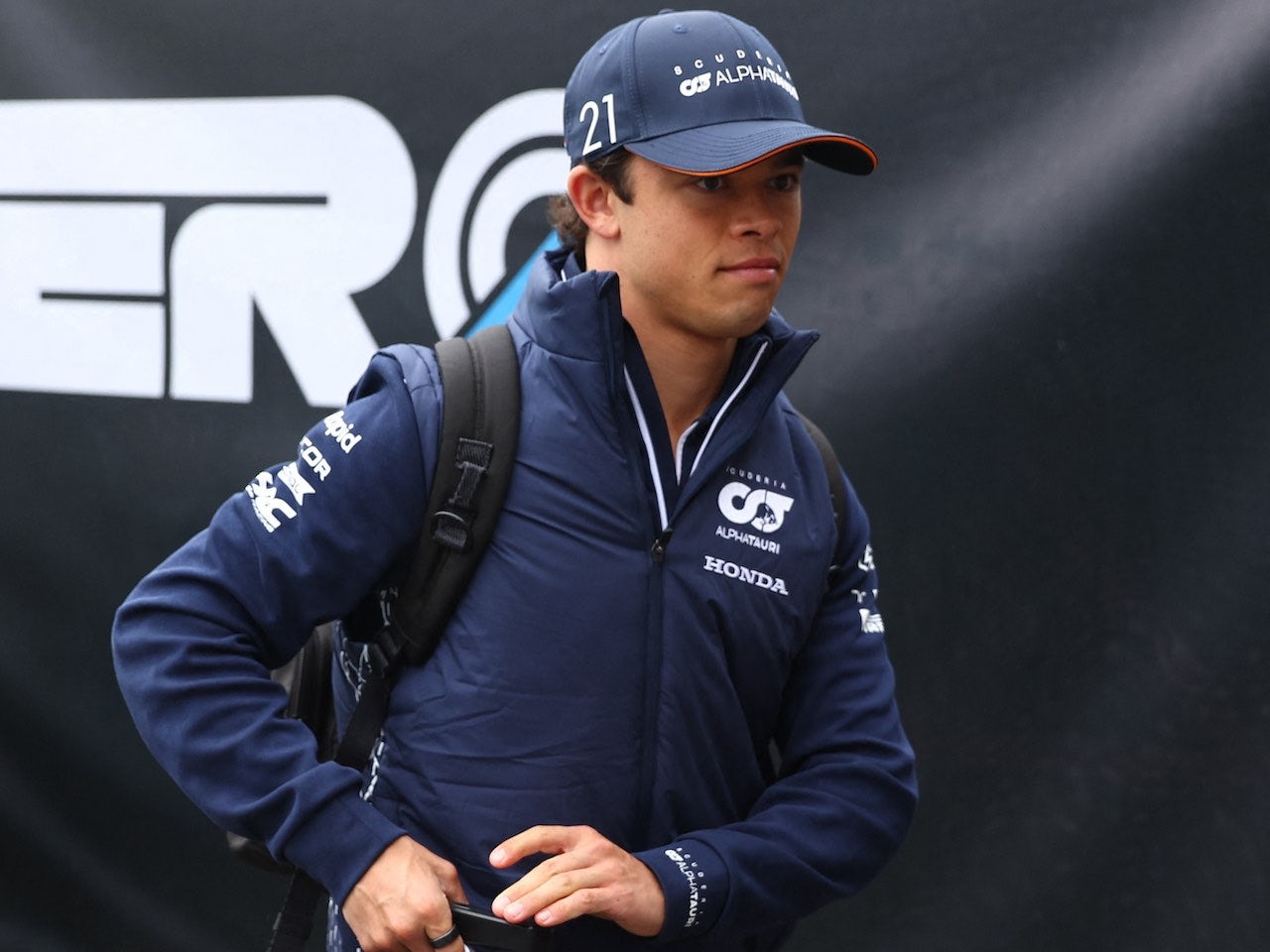 Mercedes open to reuniting with sacked de Vries