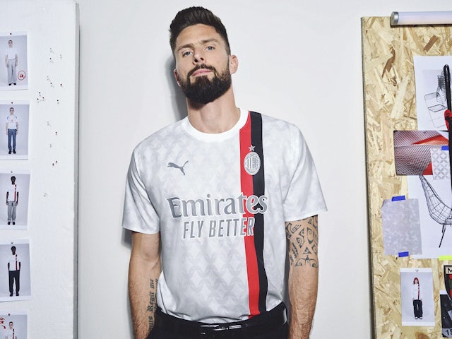 Olivier Giroud models the AC Milan 2023-24 away kit