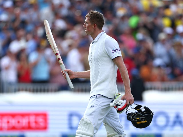 Crawley pummels Australia as England build lead in fourth Test