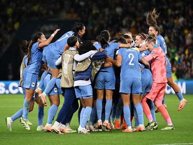 France Women players celebrate after the match on July 29, 2023