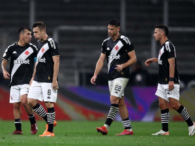 Vasco da Gama's Lucas Piton with teammates look dejected after the match on July 30, 2023