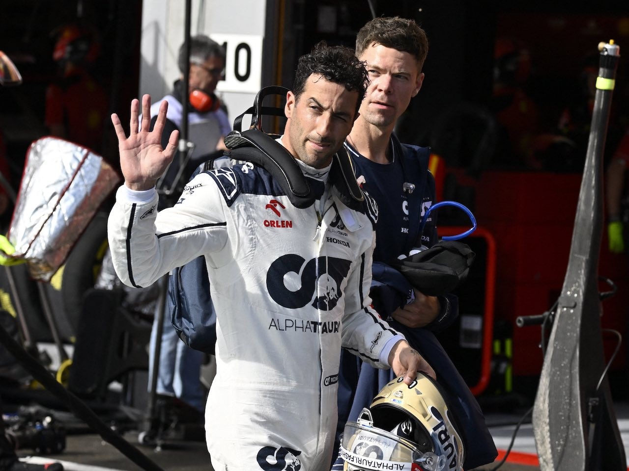 Ricciardo pledges rest of career to Red Bull