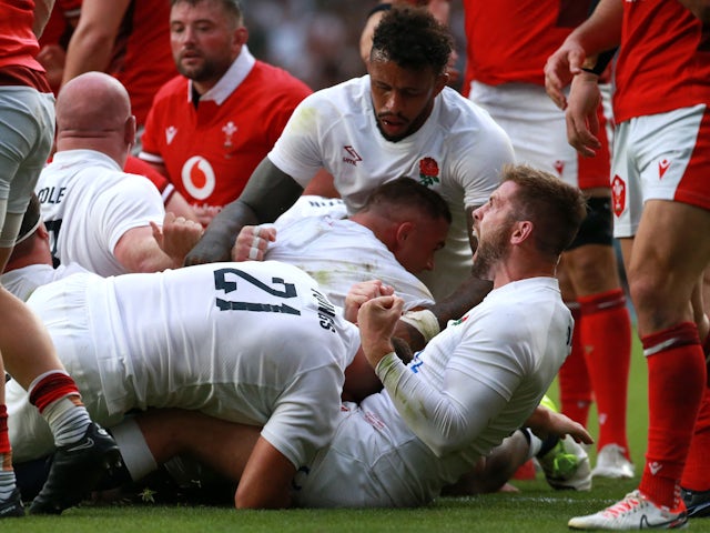 England's Elliot Daly celebrates after Maro Itoje scores a try on August 12, 2023