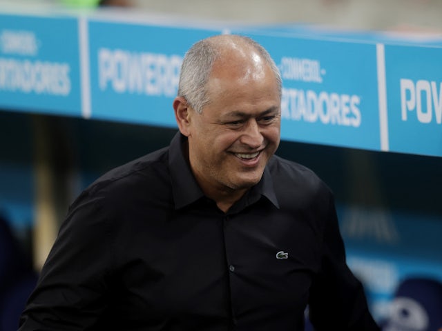 Olimpia coach Fernando Arce before the match on August 4, 2023