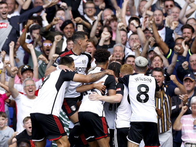 Fulham survive Everton onslaught to win it late at Goodison Park