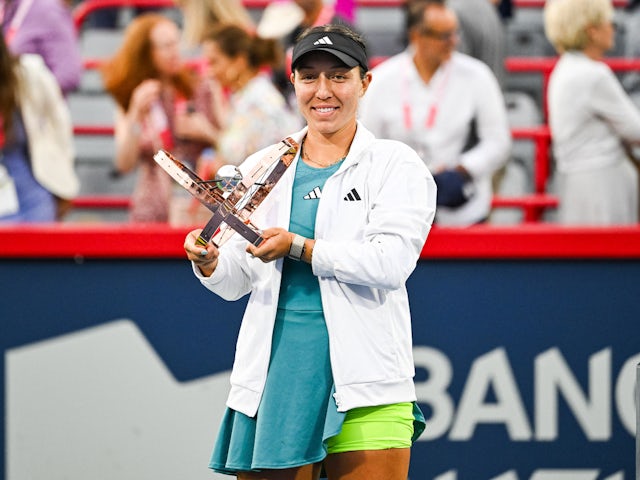 Jessica Pegula poses with the trophy after winning the Canadian Open on August 13, 2023