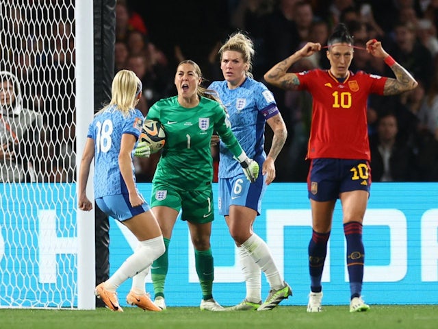 England's Mary Earps celebrates with Chloe Kelly and Millie Bright after she saved a penalty from Spain's Jennifer Hermoso on August 20, 2023