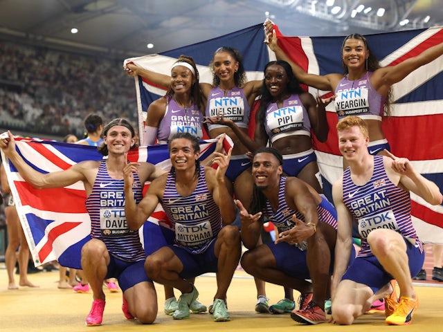 Britain's Amber Anning, Laviai Nielsen, Ama Pipi and Nicole Yeargin celebrate after finishing third in the Women's 4x400m Relay alongside the Men's 4x400m Relay team Lewis Davey, Rio Mitcham, Alex Haydock-Wilson and Charles Dobson on August 27, 2023