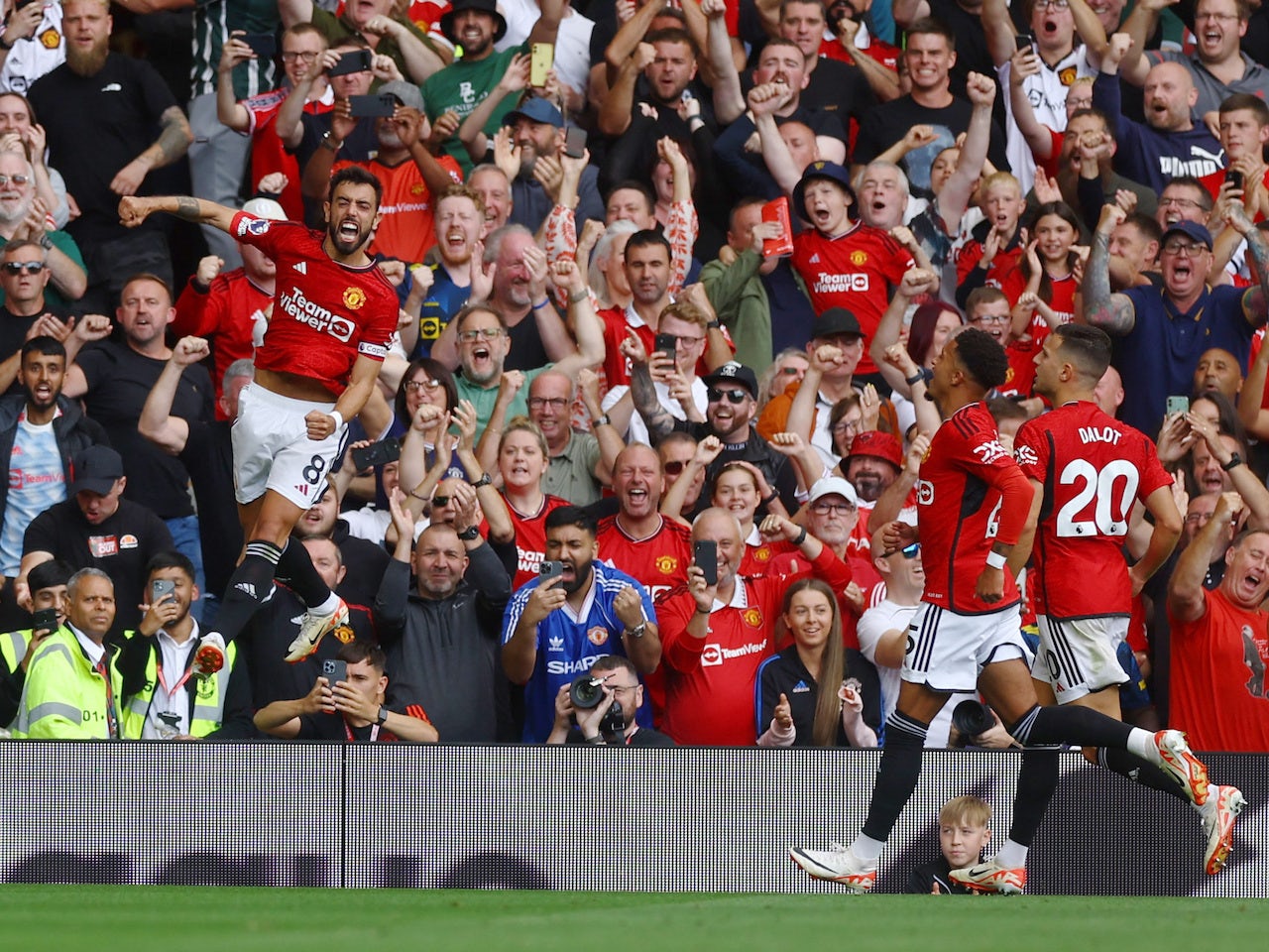 Manchester United come from two goals behind to beat Nottingham Forest