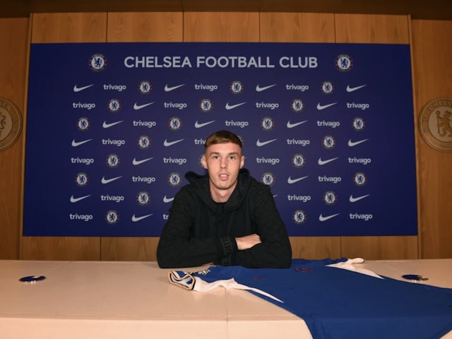 Cole Palmer signs for Chelsea on September 1, 2023